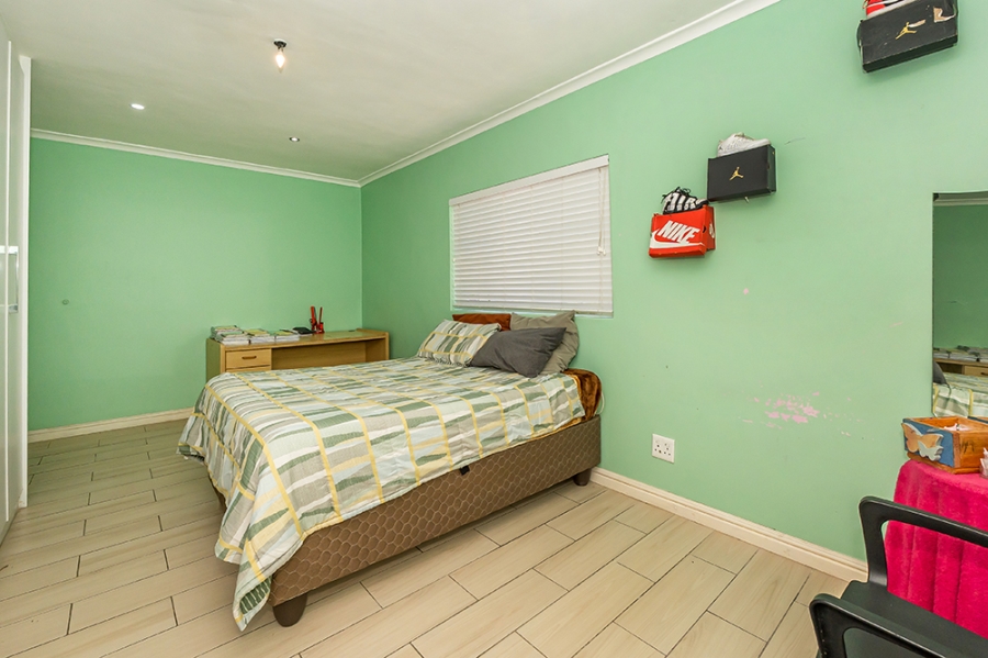 4 Bedroom Property for Sale in Grassy Park Western Cape